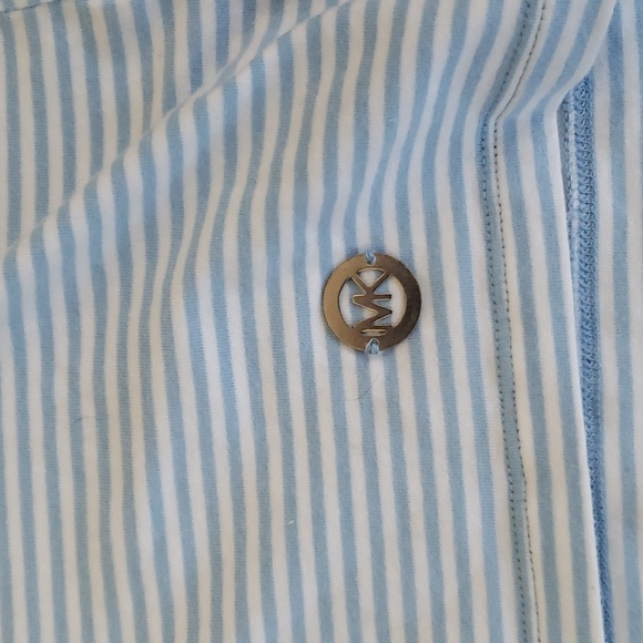 💙🤍 Top - Picture 3 of 6